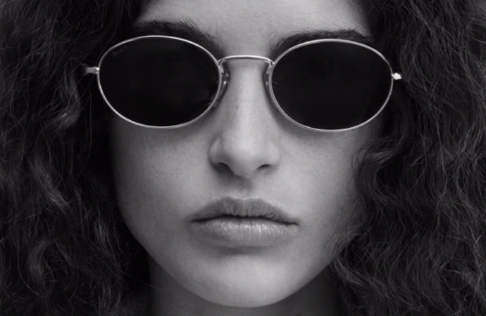 Woman model with sunglasses